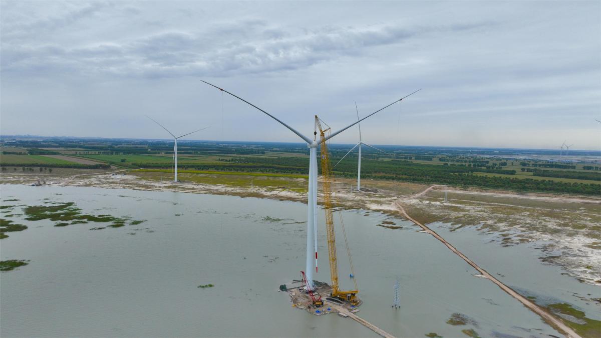 國(guó)華投資吉林分公司吉魯乾安百萬(wàn)千瓦大基地風(fēng)電項(xiàng)目授旗儀式